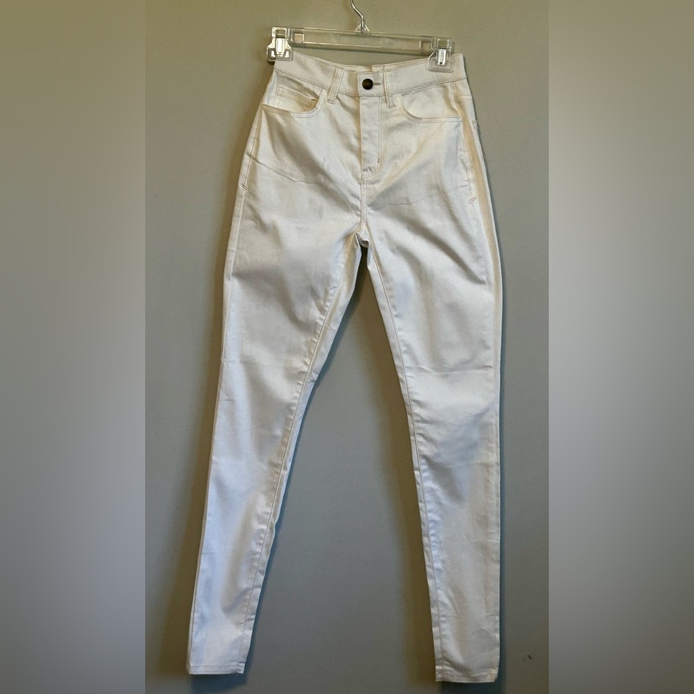Mudd Women's High-Rise White Jean Leggings. Junior size 3.